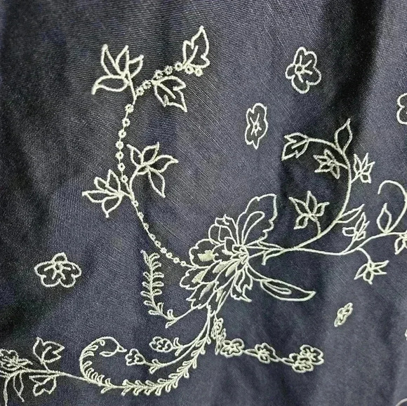 Alfred Dunner Black Linen Skirt with Creme Floral Embroidery Size 16P. - Picture 3 of 5